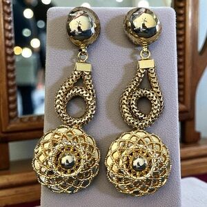 Vintage Pre Loved Gold Tone Dangle CLIP Earrings